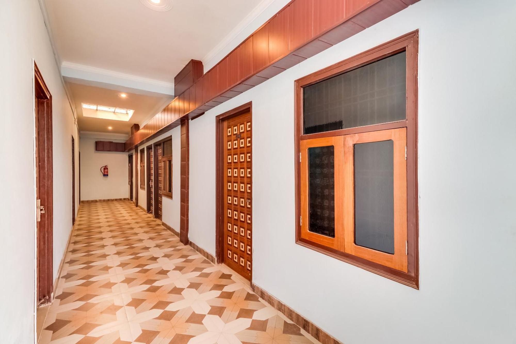 Hotel O The Velvet Chinhat Tiraha Ngoại thất bức ảnh