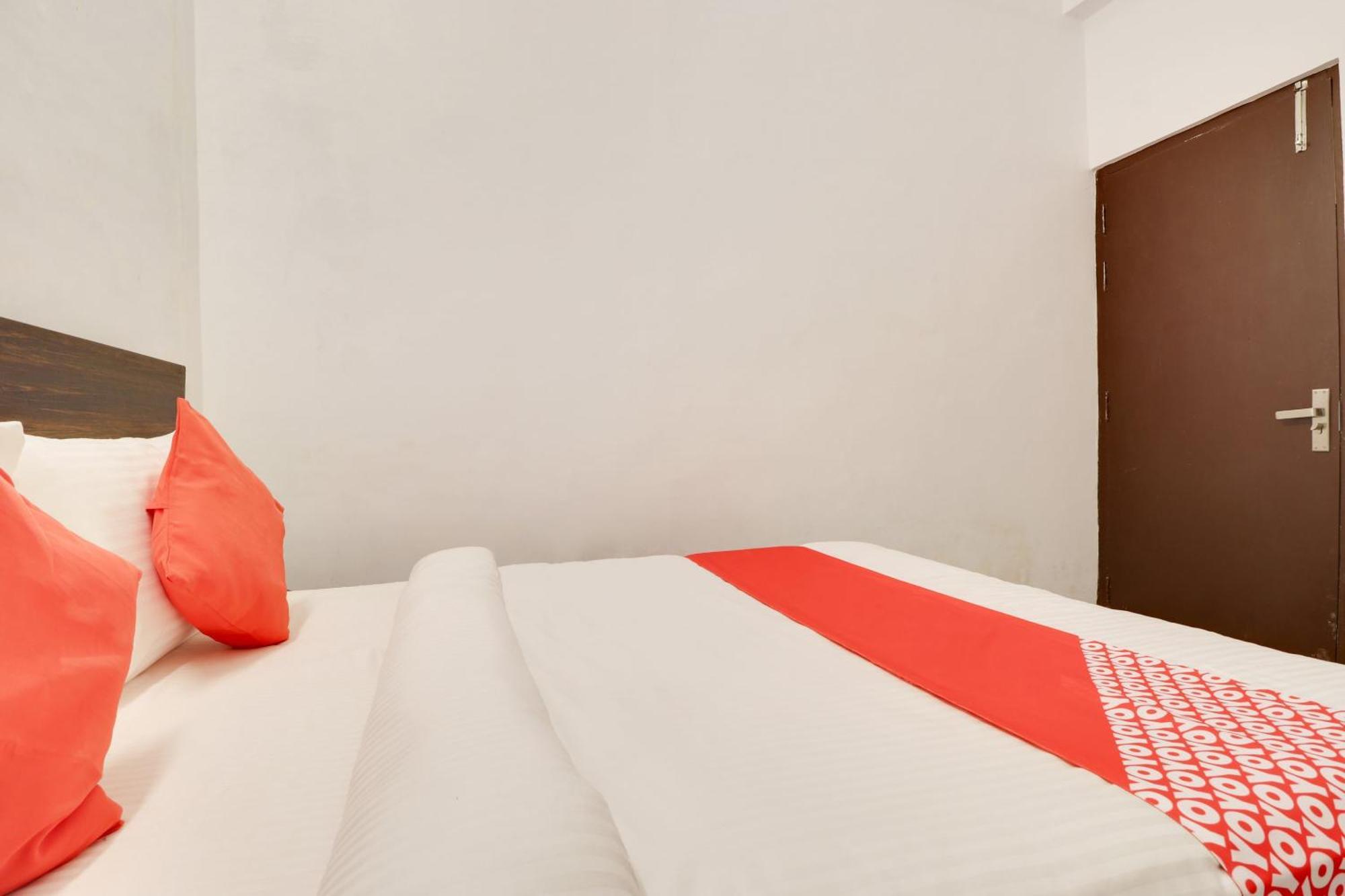 Hotel O The Velvet Chinhat Tiraha Ngoại thất bức ảnh