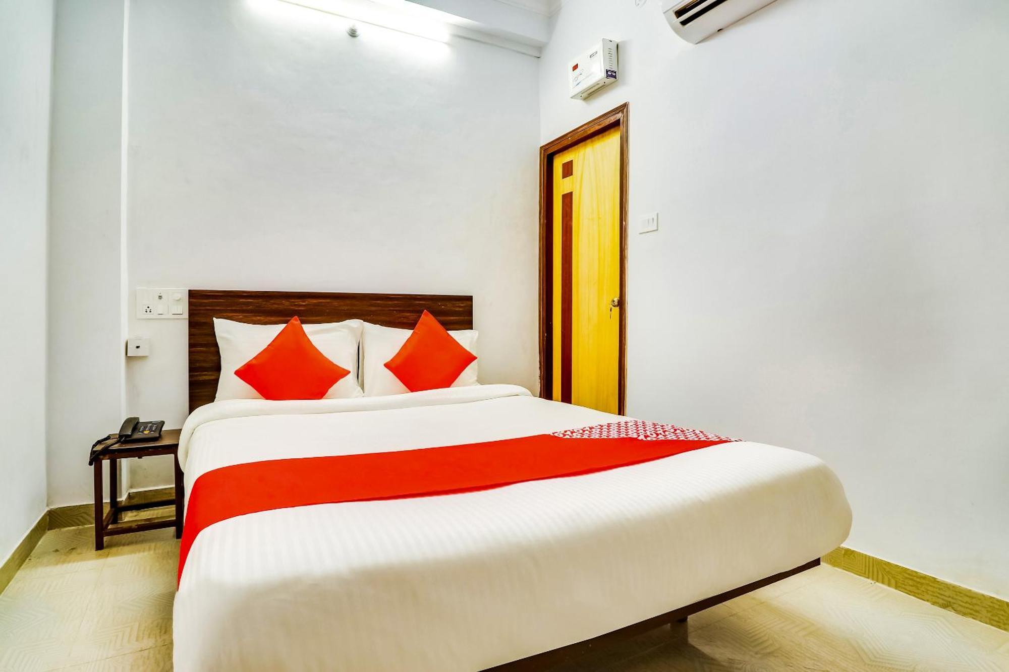Hotel O The Velvet Chinhat Tiraha Ngoại thất bức ảnh